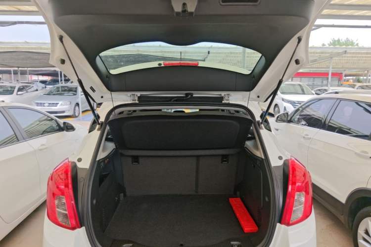 Used Buick Encore 2015 1.4T Automatic Two-Wheel Drive Urban Elite Version Trunk