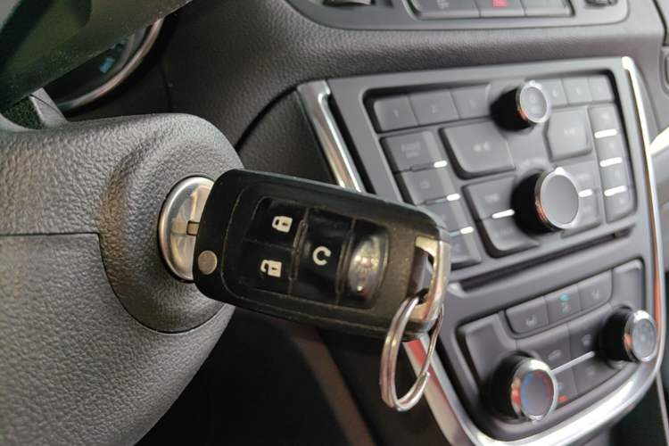 Used Buick Encore 2015 1.4T Automatic Two-Wheel Drive Urban Elite Version Vehicle Key