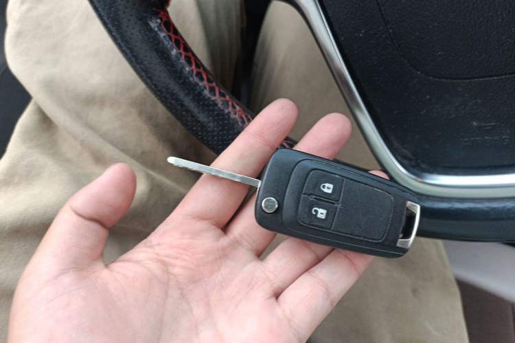 Used Buick Encore 2015 1.4T Automatic Two-Wheel Drive Urban Elite Version Vehicle Key