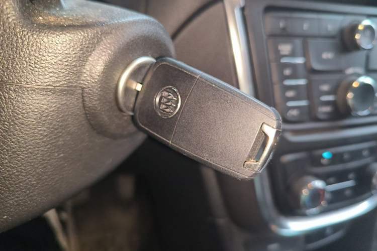 Used Buick Encore 2015 1.4T Automatic Two-Wheel Drive Urban Elite Version Vehicle Key