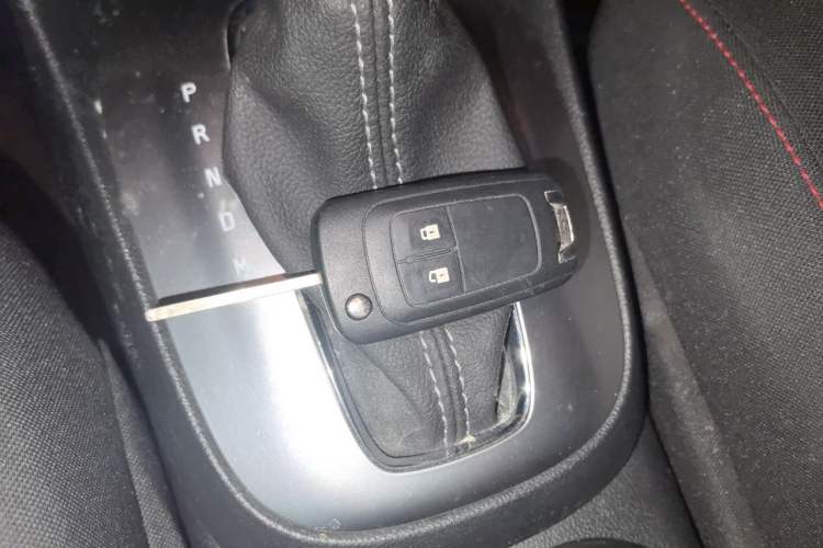 Used Buick Encore 2015 1.4T Automatic Two-Wheel Drive Urban Elite Version Vehicle Key