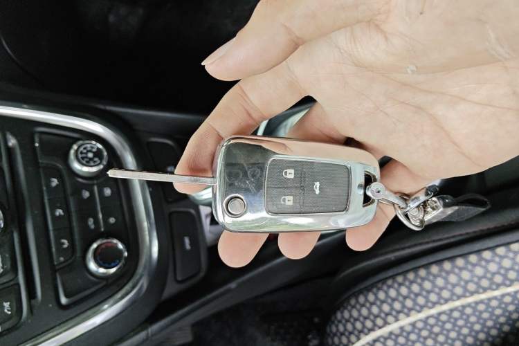 Used Buick Encore 2015 1.4T Automatic Two-Wheel Drive Urban Elite Version Vehicle Key