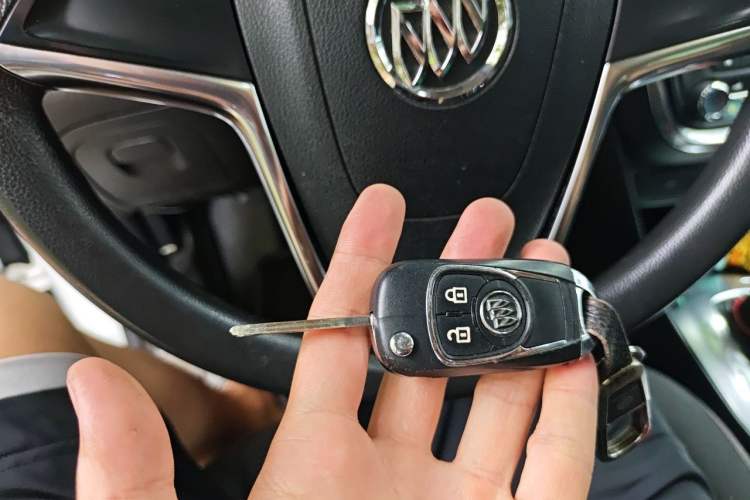 Used Buick Encore 2015 1.4T Automatic Two-Wheel Drive Urban Elite Version Vehicle Key