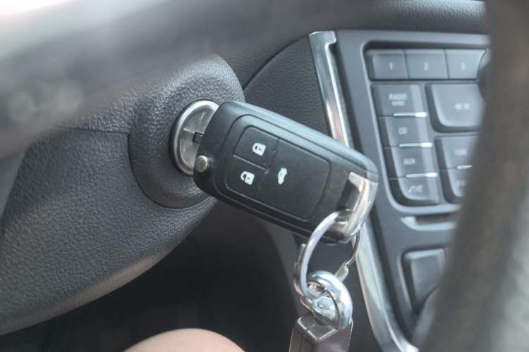 Used Buick Encore 2015 1.4T Manual Two-Wheel Drive Urban Advanced Model Vehicle Key