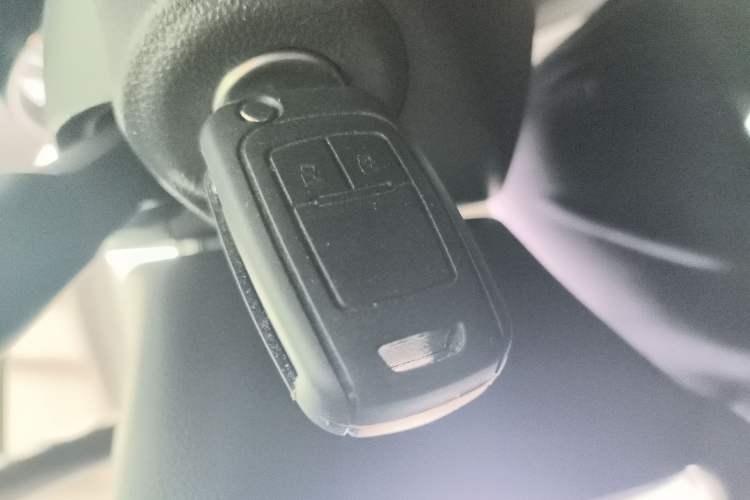 Used Buick Encore 2015 1.4T Automatic Two-Wheel Drive Urban Elite Version Vehicle Key