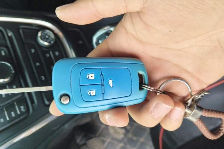 Used Buick Encore 2015 1.4T Automatic Two-Wheel Drive Urban Elite Version Vehicle Key