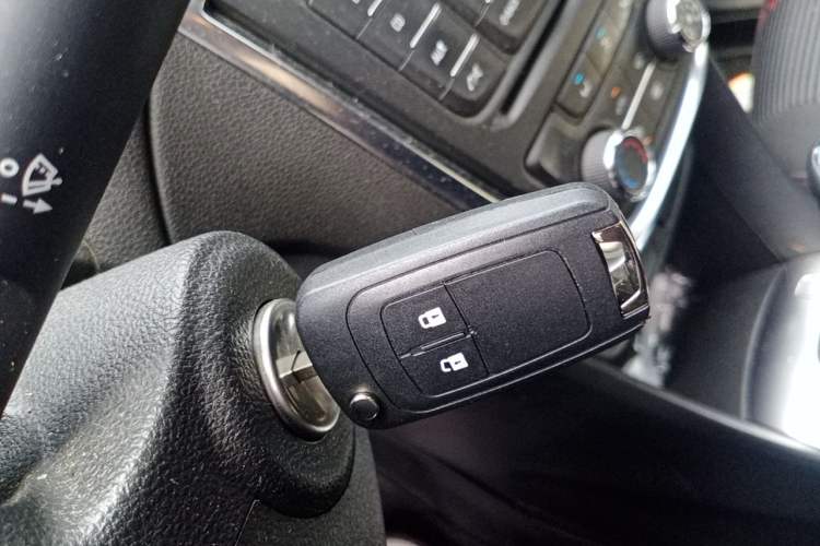 Used Buick Encore 2015 1.4T Automatic Two-Wheel Drive Urban Elite Version Vehicle Key