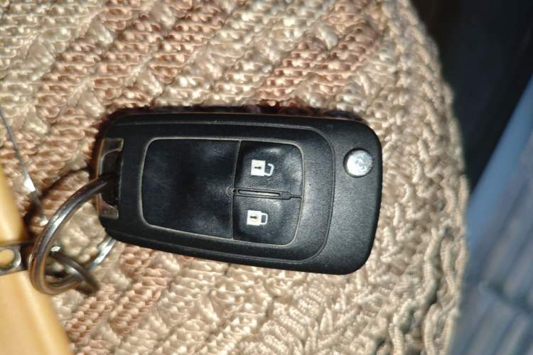 Used Buick Encore 2015 1.4T Automatic Two-Wheel Drive Urban Elite Version Vehicle Key