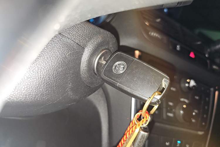 Used Buick Encore 2015 1.4T Automatic Two-Wheel Drive Urban Elite Version Vehicle Key