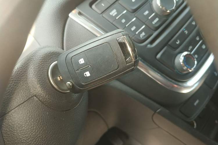 Used Buick Encore 2015 1.4T Automatic Two-Wheel Drive Urban Elite Version Vehicle Key
