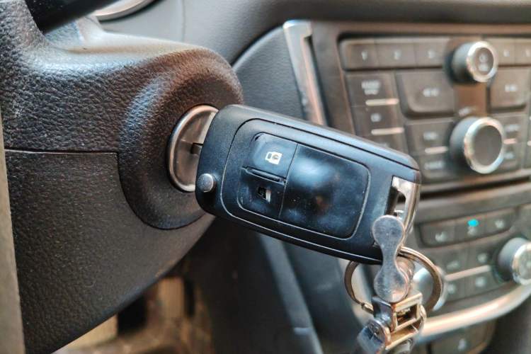Used Buick Encore 2015 1.4T Automatic Two-Wheel Drive Urban Elite Version Vehicle Key