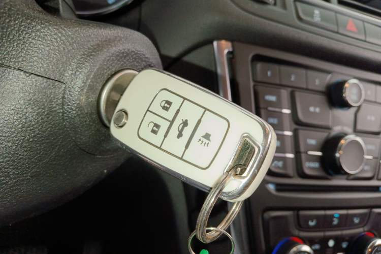 Used Buick Encore 2015 1.4T Automatic Two-Wheel Drive Urban Leading Model Vehicle Key