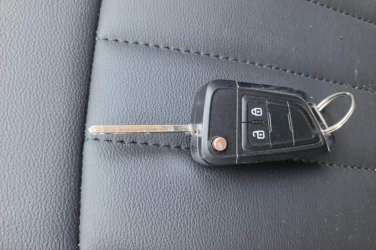 Used Buick Encore 2015 1.4T Automatic Two-Wheel Drive Urban Elite Version Vehicle Key