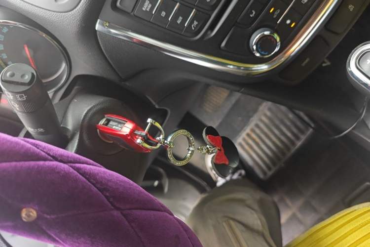 Used Buick Encore 2015 1.4T Automatic Two-Wheel Drive Urban Elite Version Vehicle Key