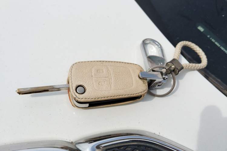 Used Buick Encore 2015 1.4T Automatic Two-Wheel Drive Urban Elite Version Vehicle Key