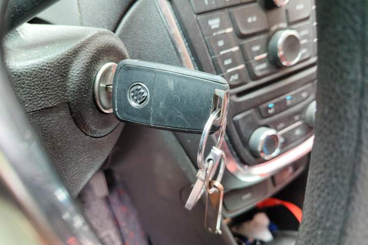 Used Buick Encore 2015 1.4T Automatic Two-Wheel Drive Urban Elite Version Vehicle Key