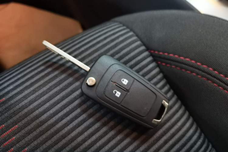 Used Buick Encore 2015 1.4T Automatic Two-Wheel Drive Urban Elite Version Vehicle Key