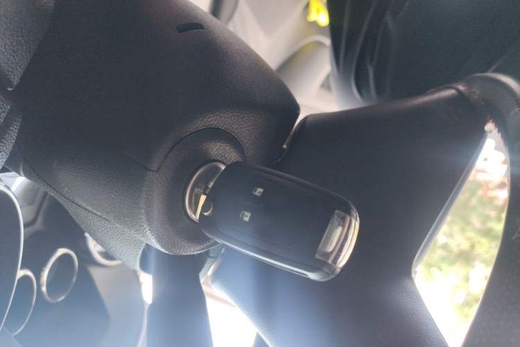 Used Buick Encore 2015 1.4T Automatic Two-Wheel Drive Urban Elite Version Vehicle Key