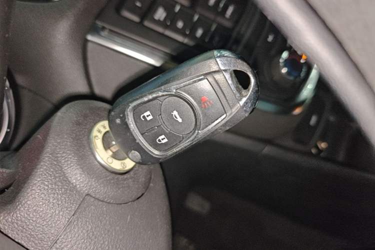 Used Buick Encore 2015 1.4T Automatic Two-Wheel Drive Urban Elite Version Vehicle Key