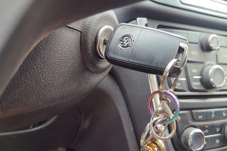 Used Buick Encore 2015 1.4T Automatic Two-Wheel Drive Urban Elite Version Vehicle Key