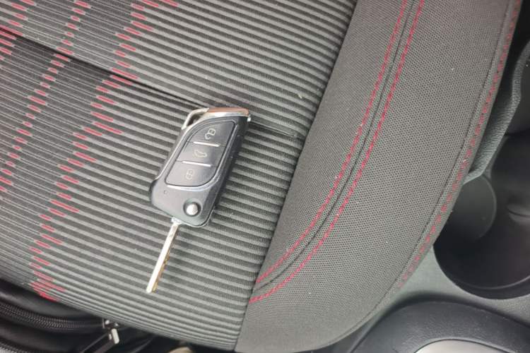 Used Buick Encore 2015 1.4T Automatic Two-Wheel Drive Urban Elite Version Vehicle Key