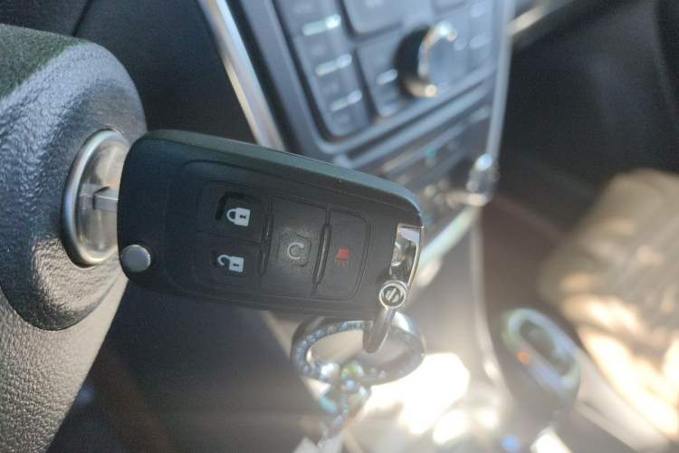 Used Buick Encore 2015 1.4T Automatic Two-Wheel Drive Urban Leading Model Vehicle Key