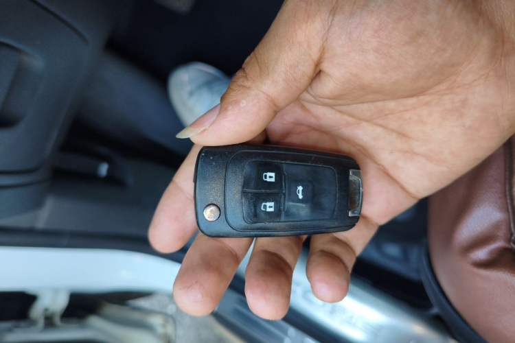 Used Buick Encore 2015 1.4T Automatic Two-Wheel Drive Urban Elite Version Vehicle Key
