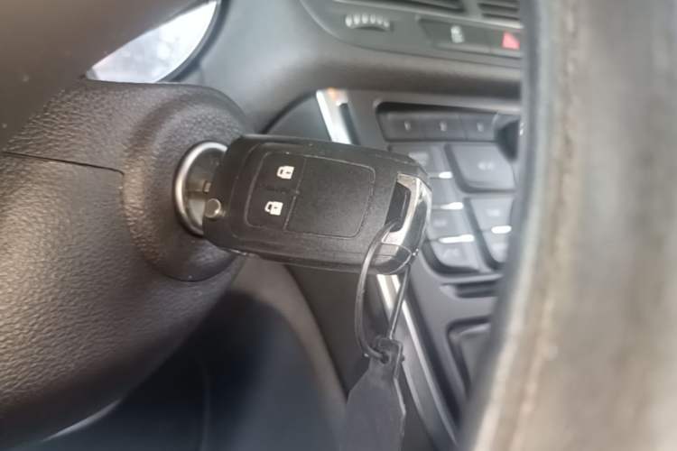 Used Buick Encore 2015 1.4T Automatic Two-Wheel Drive Urban Elite Version Vehicle Key
