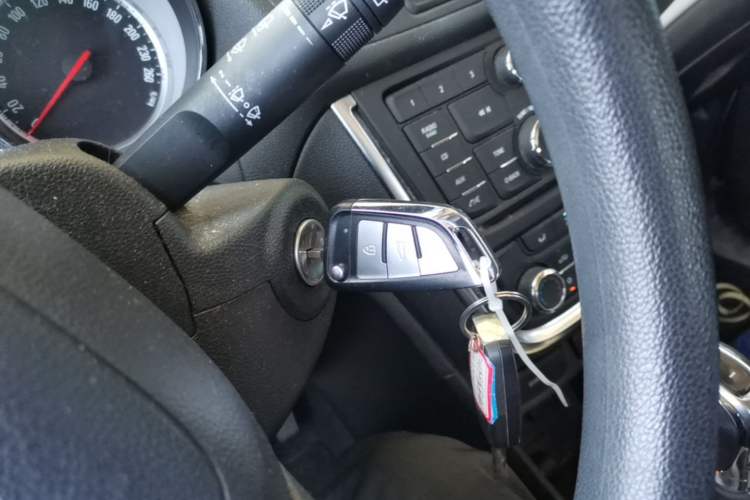 Used Buick Encore 2015 1.4T Automatic Two-Wheel Drive Urban Elite Version Vehicle Key