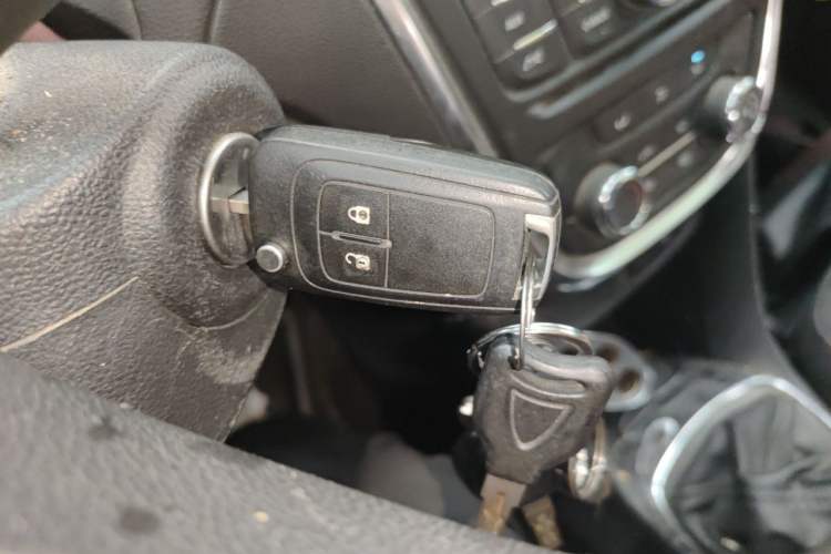 Used Buick Encore 2015 1.4T Manual Two-Wheel Drive Urban Advanced Model Vehicle Key