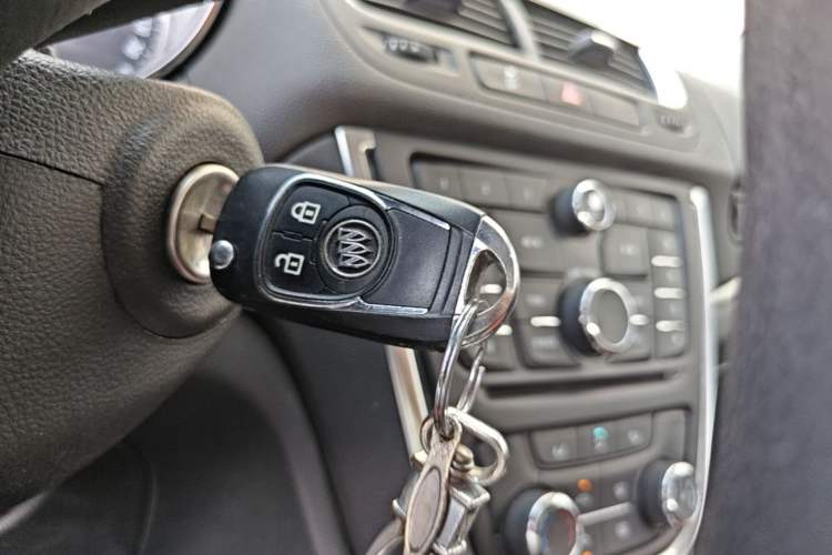 Used Buick Encore 2015 1.4T Automatic Two-Wheel Drive Urban Elite Version Vehicle Key