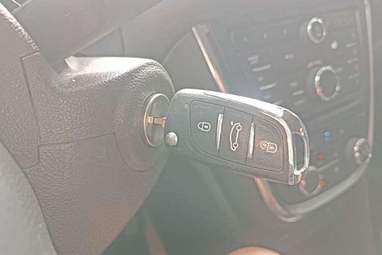 Used Buick Encore 2015 1.4T Automatic Two-Wheel Drive Urban Elite Version Vehicle Key