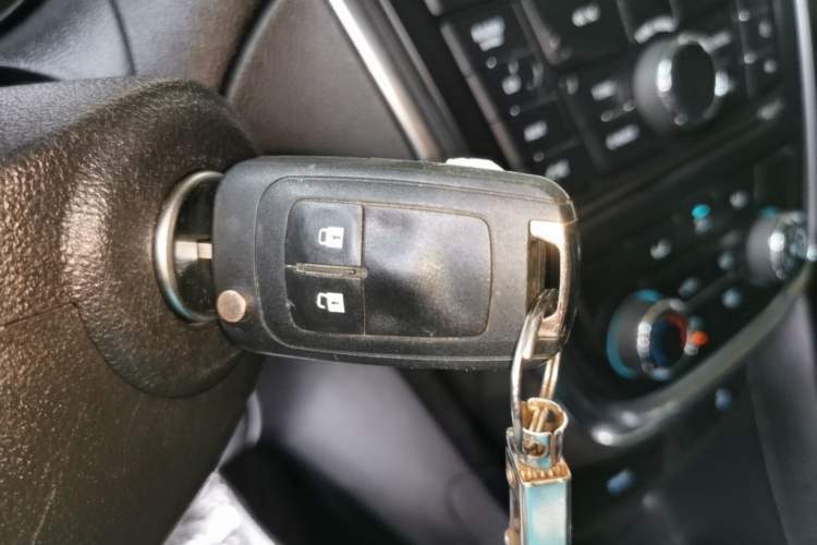 Used Buick Encore 2015 1.4T Automatic Two-Wheel Drive Urban Elite Version Vehicle Key