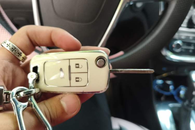 Used Buick Encore 2015 1.4T Automatic Two-Wheel Drive Urban Elite Version Vehicle Key