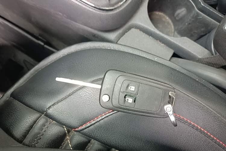 Used Buick Encore 2015 1.4T Manual Two-Wheel Drive Urban Advanced Model Vehicle Key