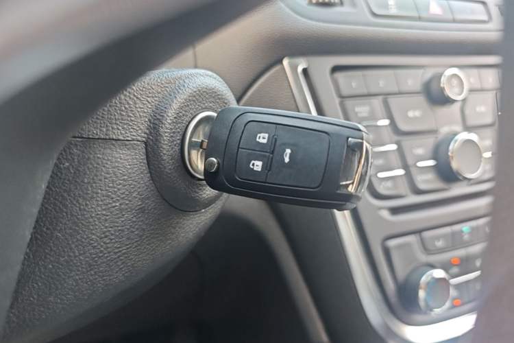 Used Buick Encore 2015 1.4T Automatic Two-Wheel Drive Urban Elite Version Vehicle Key