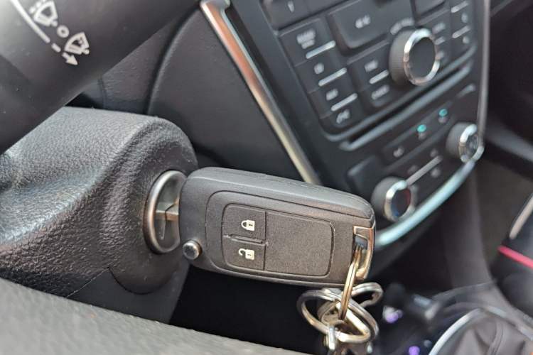 Used Buick Encore 2015 1.4T Manual Two-Wheel Drive Urban Advanced Model Vehicle Key