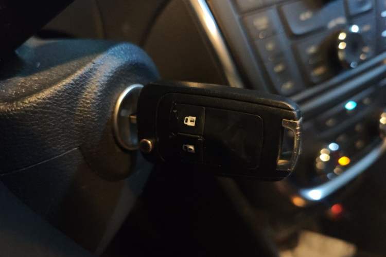 Used Buick Encore 2015 1.4T Automatic Two-Wheel Drive Urban Elite Version Vehicle Key