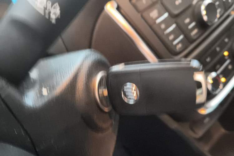 Used Buick Encore 2015 1.4T Automatic Two-Wheel Drive Urban Elite Version Vehicle Key