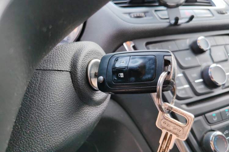 Used Buick Encore 2015 1.4T Automatic Two-Wheel Drive Urban Elite Version Vehicle Key