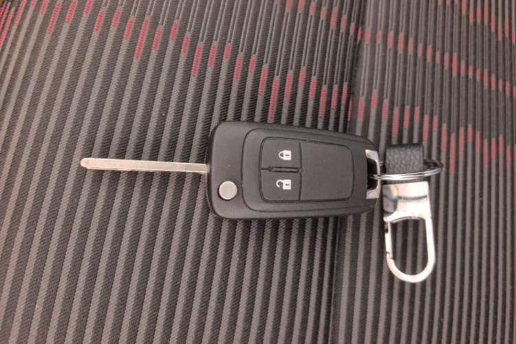Used Buick Encore 2015 1.4T Automatic Two-Wheel Drive Urban Elite Version Vehicle Key