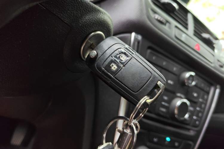 Used Buick Encore 2015 1.4T Automatic Two-Wheel Drive Urban Elite Version Vehicle Key