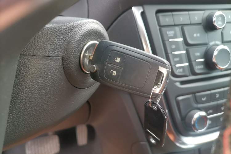 Used Buick Encore 2015 1.4T Automatic Two-Wheel Drive Urban Elite Version Vehicle Key