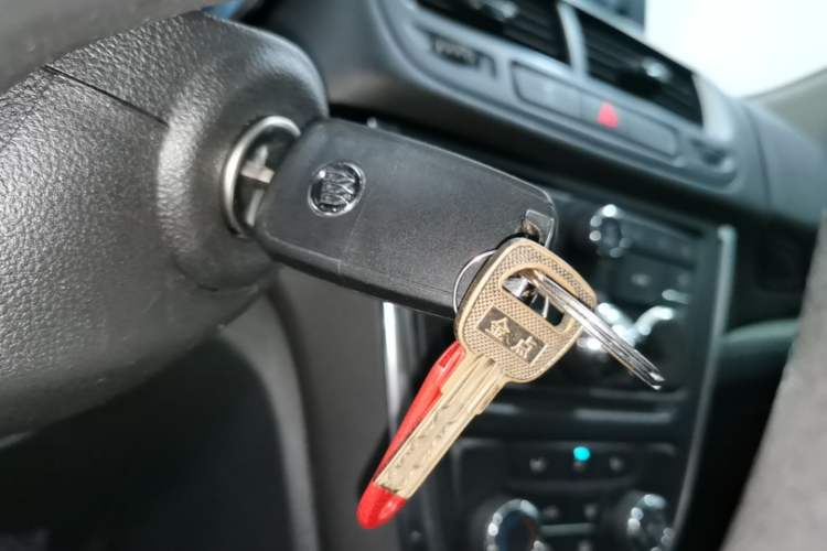 Used Buick Encore 2015 1.4T Automatic Two-Wheel Drive Urban Elite Version Vehicle Key