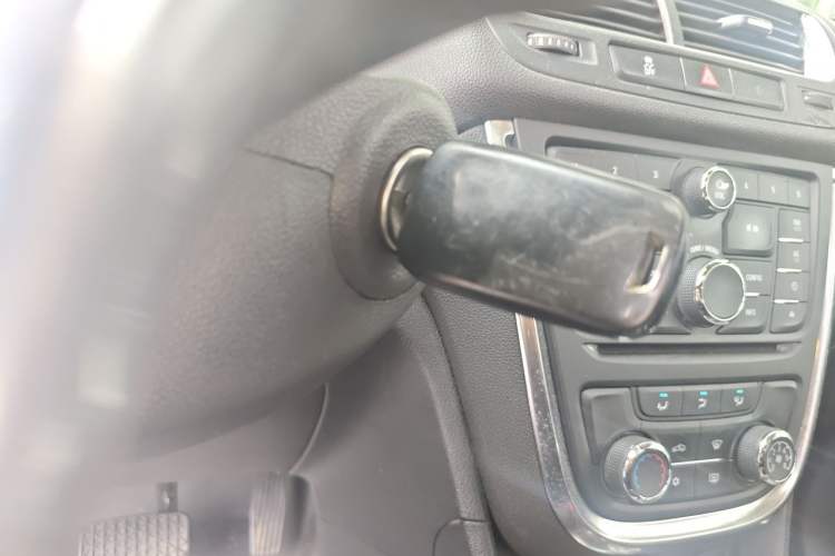 Used Buick Encore 2015 1.4T Automatic Two-Wheel Drive Urban Elite Version Vehicle Key