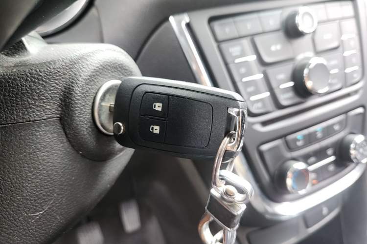 Used Buick Encore 2015 1.4T Manual Two-Wheel Drive Urban Advanced Model Vehicle Key