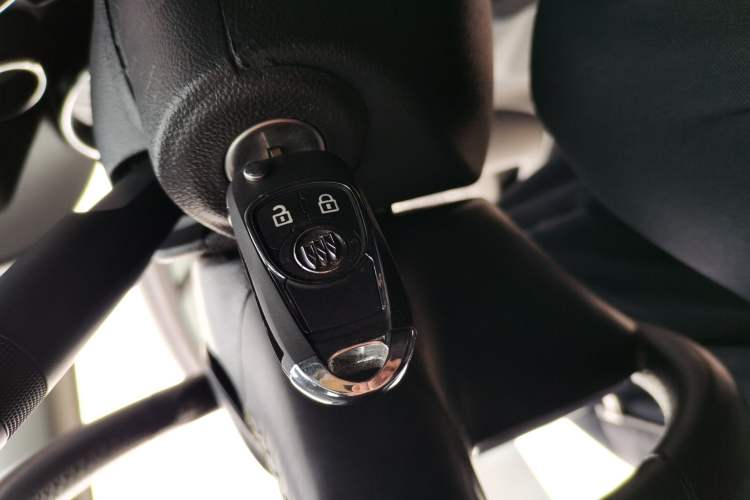 Used Buick Encore 2015 1.4T Automatic Two-Wheel Drive Urban Elite Version Vehicle Key
