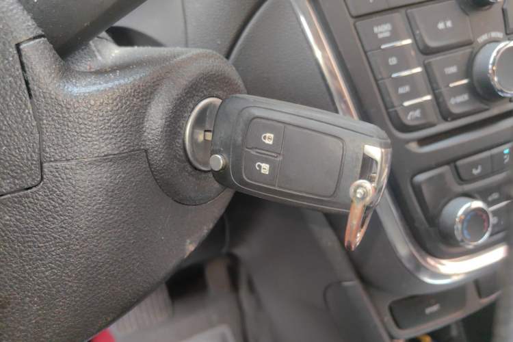 Used Buick Encore 2015 1.4T Automatic Two-Wheel Drive Urban Elite Version Vehicle Key