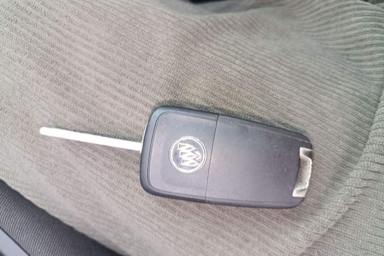 Used Buick Encore 2015 1.4T Automatic Two-Wheel Drive Urban Elite Version Vehicle Key