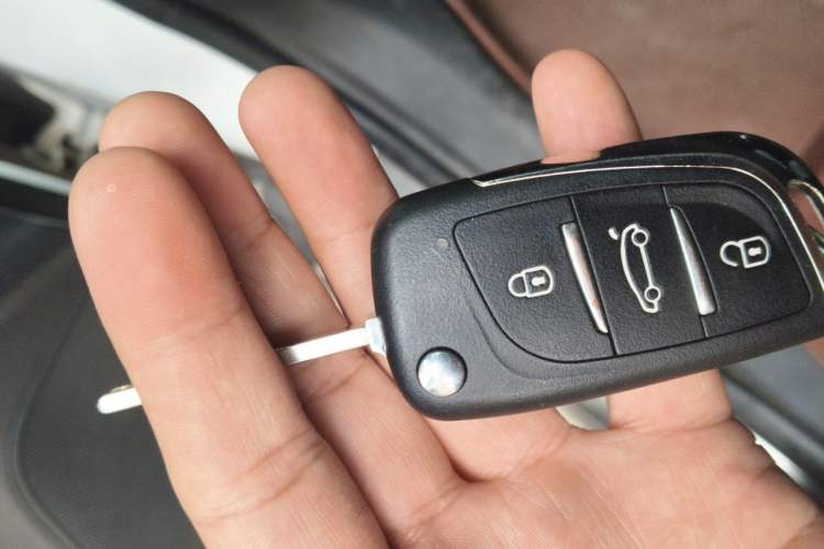 Used Buick Encore 2015 1.4T Automatic Two-Wheel Drive Urban Elite Version Vehicle Key